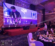 调酒师培训_【2018经销商(shāng)精英峰会】花(huā)式调酒演出