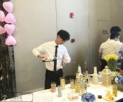 调酒师培训_“遇见玫瑰”联谊活动调酒师學(xué)员实践
