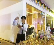 调酒师培训_丰田庆典调酒师學(xué)员实践