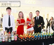 调酒师培训_广汽传祺GS5上市发布会调酒师學(xué)员实践